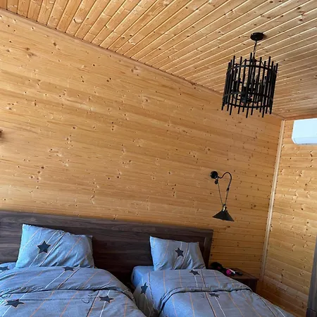 Shtegu I Gjelber- Wood Kukes