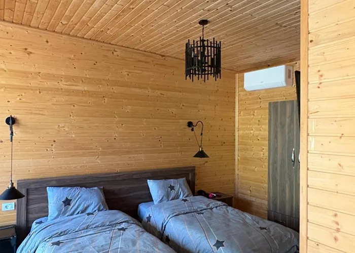 Shtegu I Gjelber- Wood Kukes