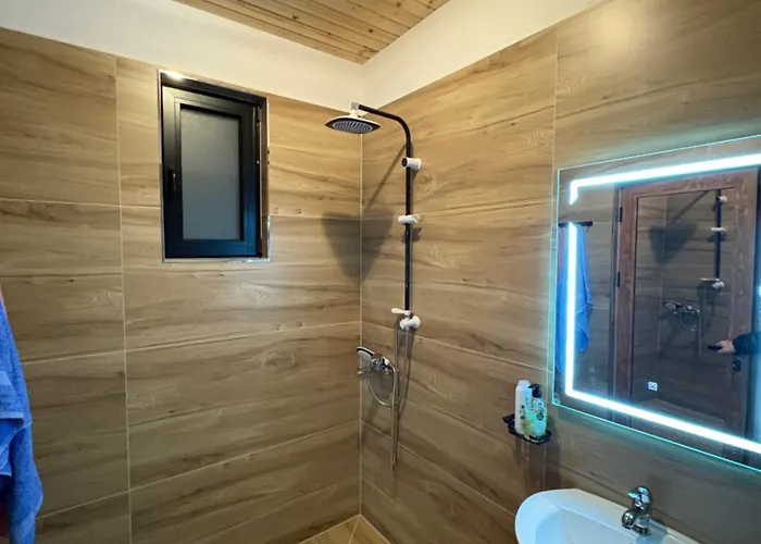 Shtegu I Gjelber- Wood Отель 5*