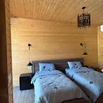 Shtegu I Gjelber- Wood
