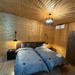 Shtegu I Gjelber- Wood Hotel